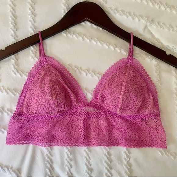 Victoria's Secret Other - • [Victoria’s Secret] Lace Bralette •